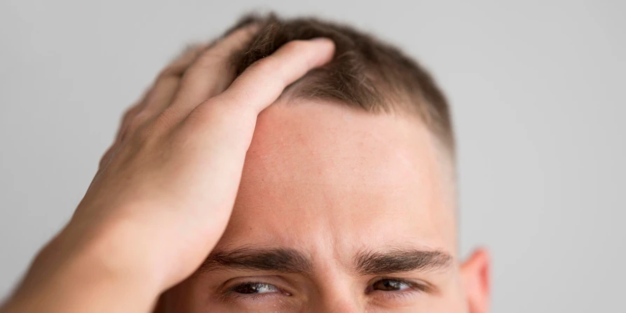 Trapianto di capelli a coda lunga