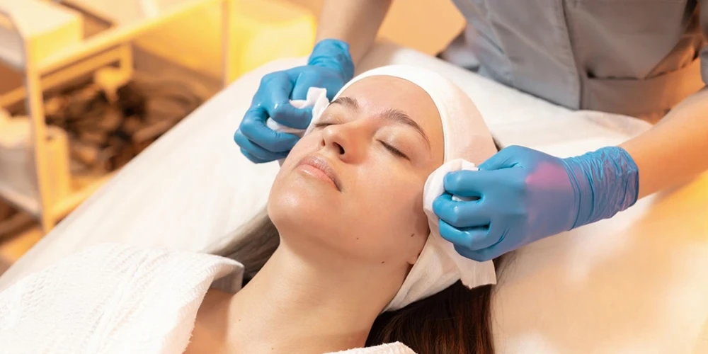 Hydrafacialin Lenfatik Drenaj Ozelligi Siskinligi Azaltma Ve Toksin Atilimi2 - Özel Medlook Polikliniği Hydrafacialin Lenfatik Drenaj Ozelligi Siskinligi Azaltma Ve Toksin Atilimi2 - Özel Medlook Polikliniği