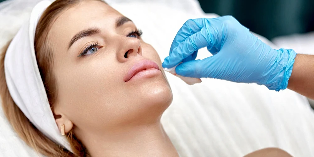 Techniques d'application du produit de comblement des lèvres pour les personnes ayant des lèvres minces3 - Private Medlook Polyclinic Techniques d'application du produit de comblement des lèvres pour les personnes ayant des lèvres minces3