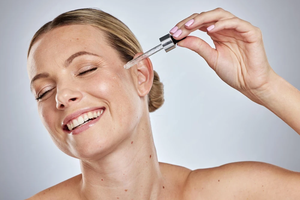 4 6 - Özel Medlook Polikliniği Sıvı Yüz Germe - Özel Medlook Polikliniği